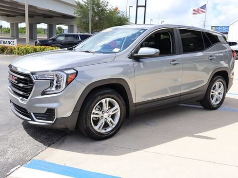 Used 2023 GMC Terrain SLE FWD image 3