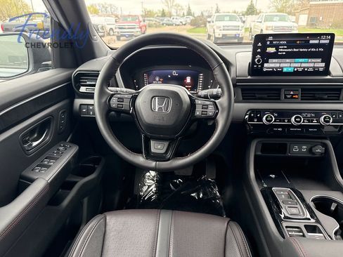 Used 2025 Honda Pilot Black Edition image 14