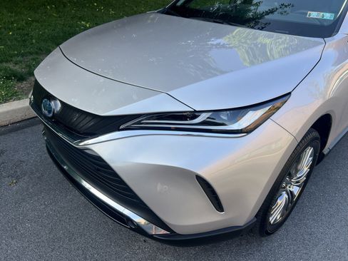 Used 2024 Toyota Venza XLE AWD/4WD image 63