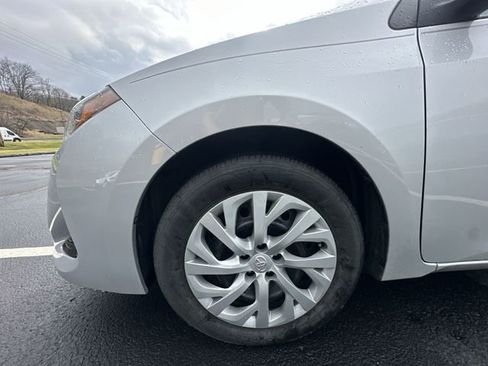 Used 2017 Toyota Corolla LE image 21