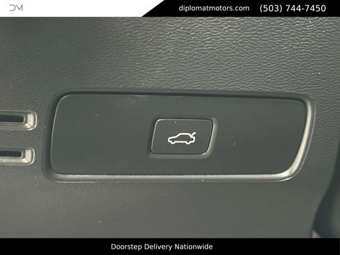 Used 2023 Volvo XC40 Recharge Core image 36