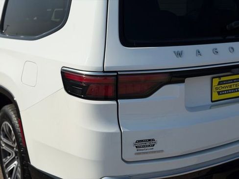 Used 2023 Jeep Wagoneer L Series II image 9