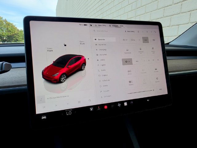 Used 2024 Tesla Model Y Long Range AWD/4WD image 45