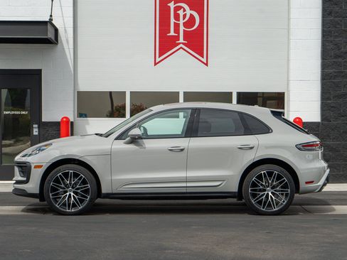 Used 2025 Porsche Macan AWD/4WD image 56