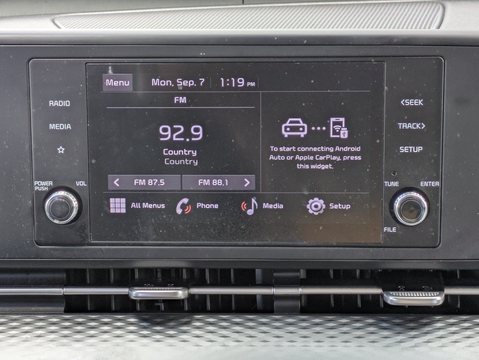 Used 2024 Kia Carnival LX FWD image 14