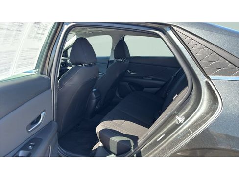 Certified 2025 Hyundai Elantra SEL FWD image 18