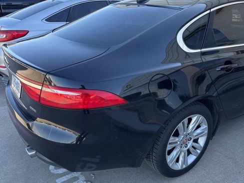 Used 2017 Jaguar XF 35t image 11