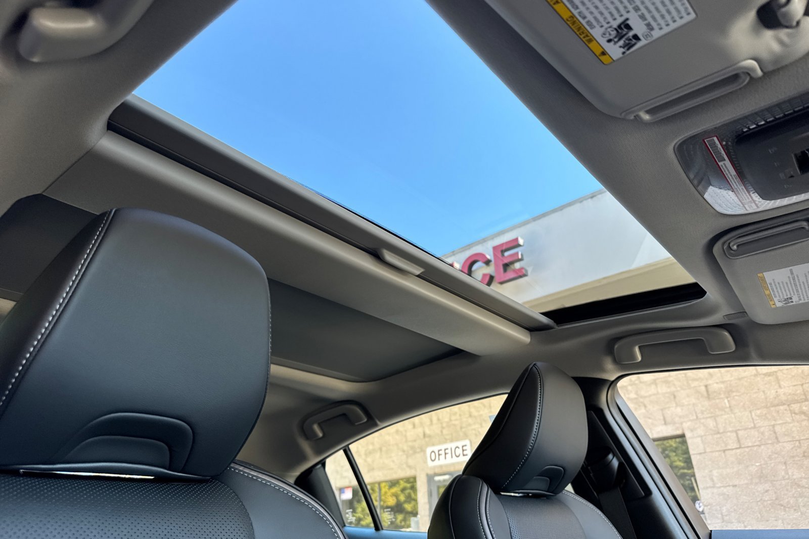 New 2027 Toyota Prius Limited w/ Limited Premium Package FWD image 19