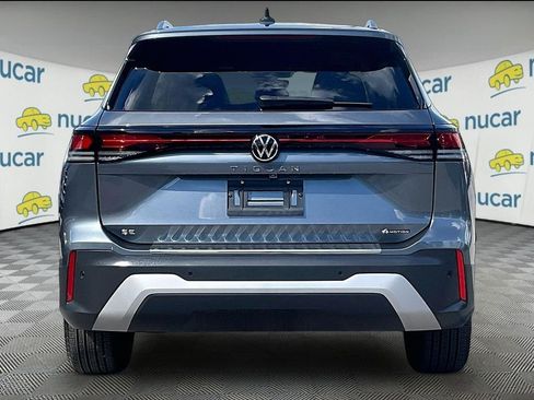 Used 2025 Volkswagen Tiguan SE w/ Panoramic Sunroof Package AWD/4WD image 5