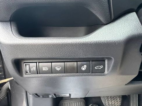 Used 2022 Toyota RAV4 XLE w/ Convenience Package AWD/4WD image 12