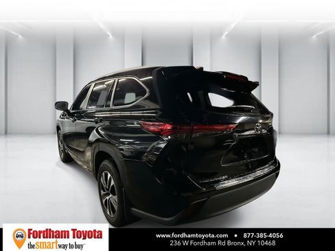 Used 2023 Toyota Highlander XLE image 5