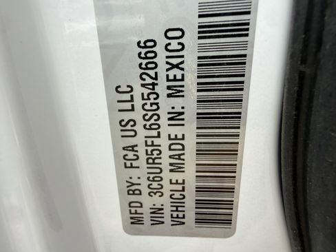 Used 2025 RAM 2500 Laramie AWD/4WD image 33