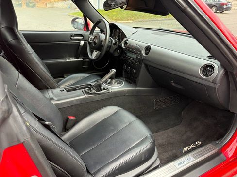 Used 2008 MAZDA MX-5 Miata Grand Touring w/ Suspension Pkg image 9