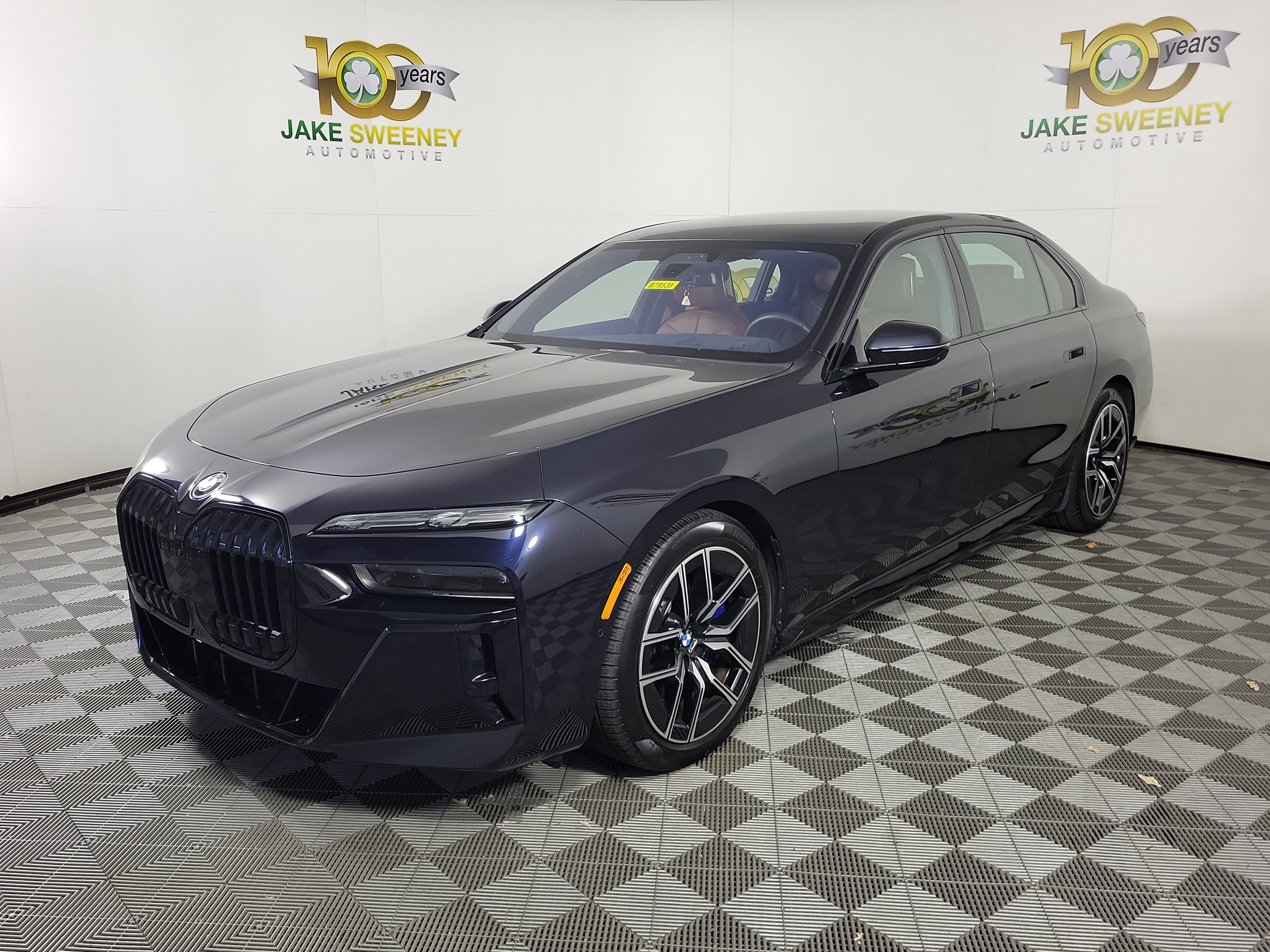 Certified 2024 BMW i7 xDrive60 w/ Executive Package AWD/4WD image 3