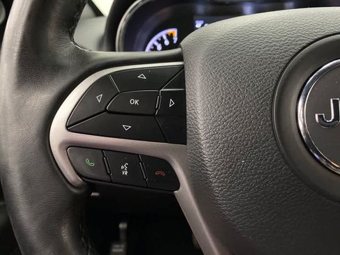 Used 2021 Jeep Grand Cherokee Laredo w/ Security & Convenience Group AWD/4WD image 21