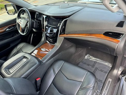 Used 2018 Cadillac Escalade ESV Premium Luxury image 21