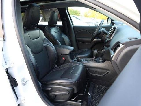 Used 2019 Jeep Cherokee Latitude Plus w/ Comfort/Convenience Group AWD/4WD image 22