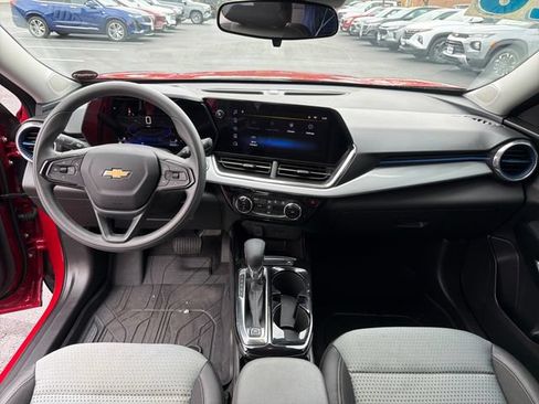 Used 2026 Chevrolet Trax LT FWD image 12