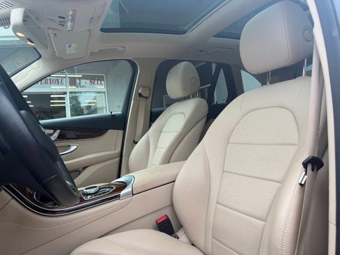 Used 2019 Mercedes-Benz GLC 300 4MATIC image 20
