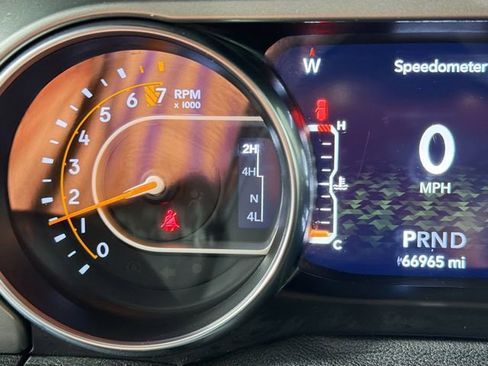 Used 2021 Jeep Wrangler Unlimited Sahara w/ Uconnect 4C Nav & Sound Group AWD/4WD image 13