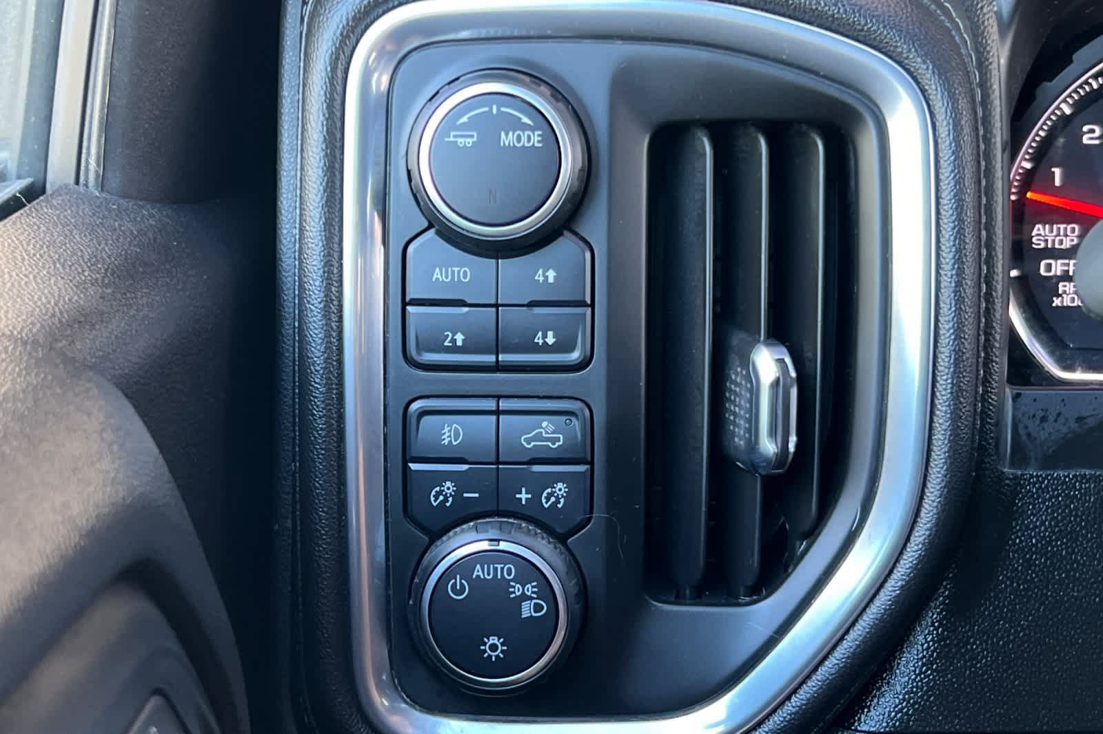 Used 2021 Chevrolet Silverado 1500 LT Trail Boss w/ Convenience Package II AWD/4WD image 30