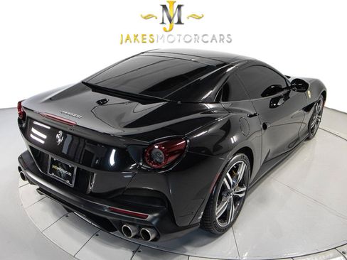 Used 2020 Ferrari Portofino image 12