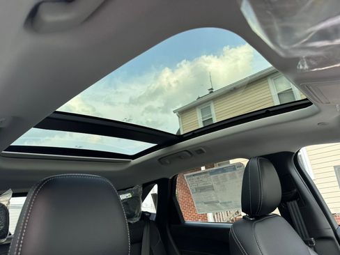 New 2025 Ford Escape SE w/ PHEV Premium Package image 12