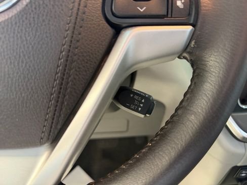 Used 2016 Toyota Sienna XLE Premium FWD image 23