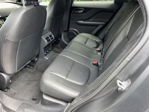 Used 2020 Jaguar F-PACE Premium image 17