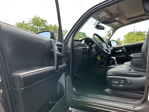 Used 2019 Toyota 4Runner TRD Off-Road Premium AWD/4WD image 2