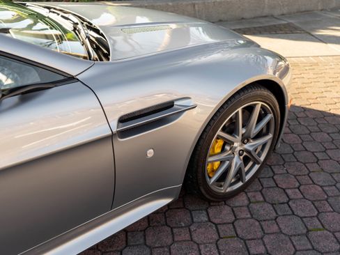 Used 2015 Aston Martin V8 Vantage GT image 18