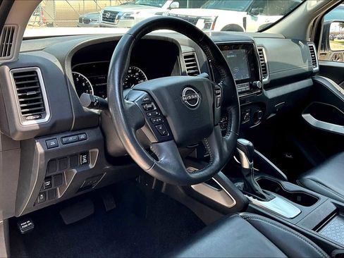 Used 2024 Nissan Frontier SL image 17
