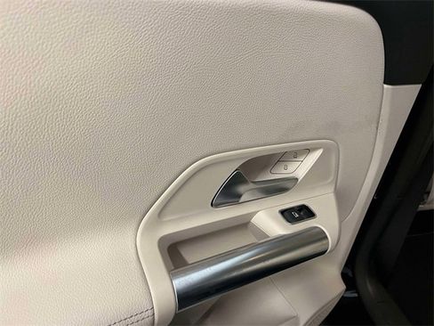 Certified 2022 Mercedes-Benz GLA 250 4MATIC image 11