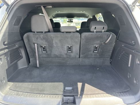 Used 2024 Chevrolet Traverse LT w/ LPO, Floor Liner Package FWD image 33