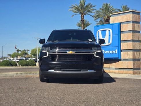 Used 2021 Chevrolet Suburban LT image 3