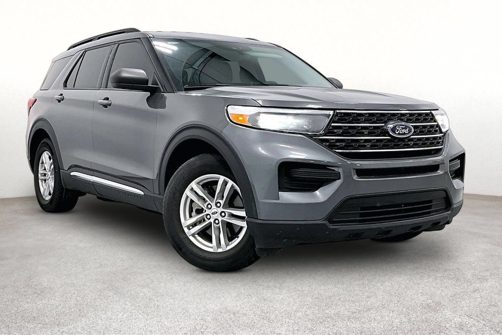 Used 2024 Ford Explorer XLT RWD image 1