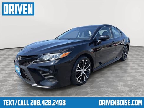 Used 2018 Toyota Camry SE w/ Convenience Package FWD image 1
