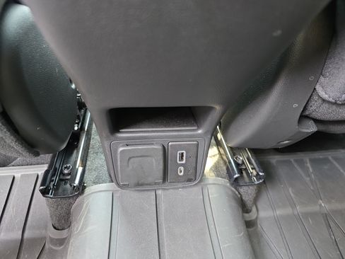 Used 2023 Buick Encore GX Essence w/ Experience Buick Package AWD/4WD image 16