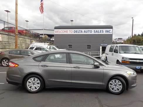 Used 2013 Ford Fusion S FWD image 2