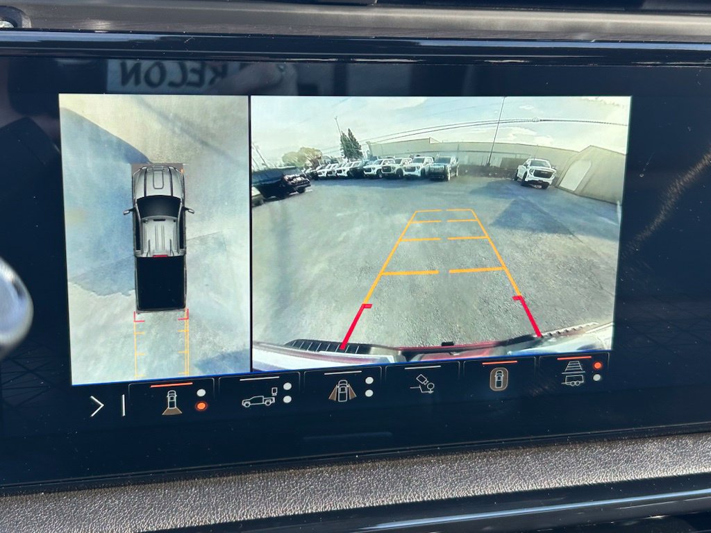 Used 2025 GMC Sierra 2500 AT4 w/ AT4 Premium Plus Package AWD/4WD image 13