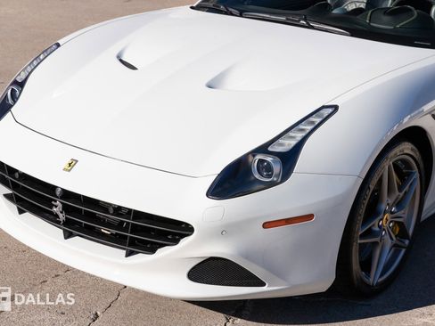 Used 2015 Ferrari California T image 6