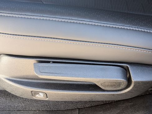 Certified 2025 Kia Sorento S image 18