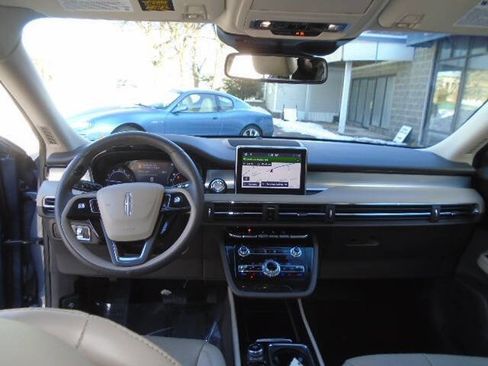 Used 2022 Lincoln Corsair AWD w/ Premium Package image 12