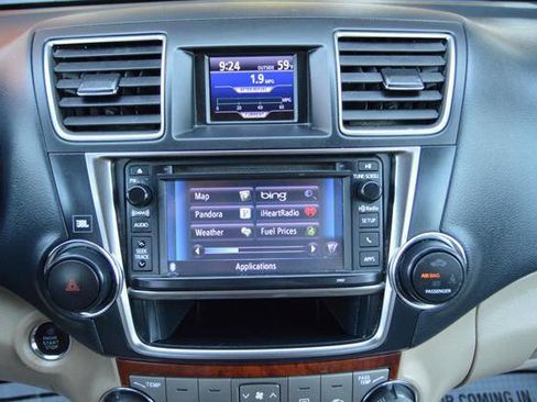 Used 2013 Toyota Highlander Limited image 25