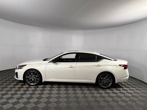 Used 2023 Nissan Altima 2.0 SR image 10
