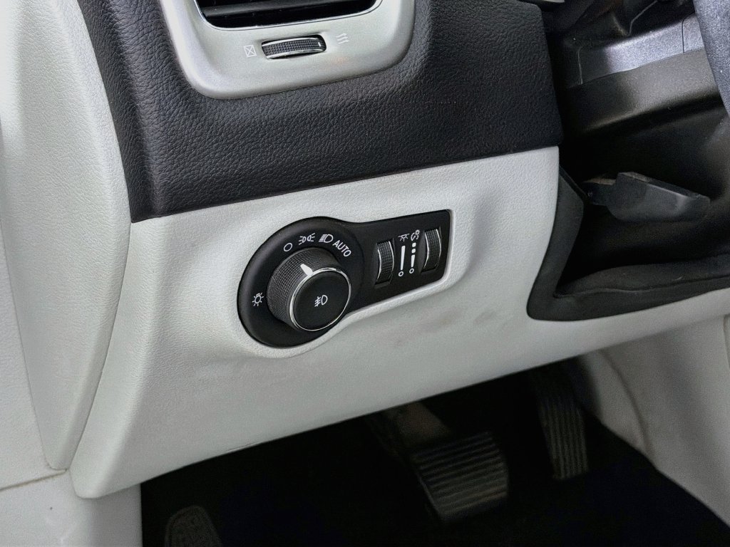 Used 2020 Jeep Compass Latitude FWD image 13