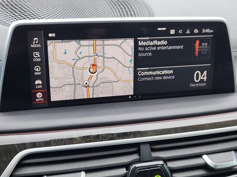 Used 2020 BMW 740i w/ Premium Package image 21