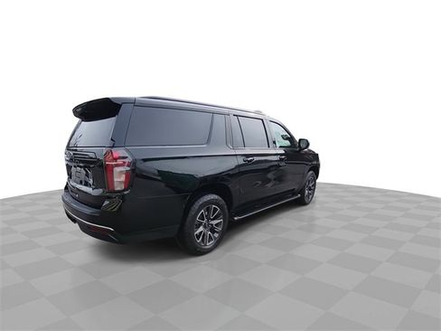 Used 2022 Chevrolet Suburban Z71 image 8