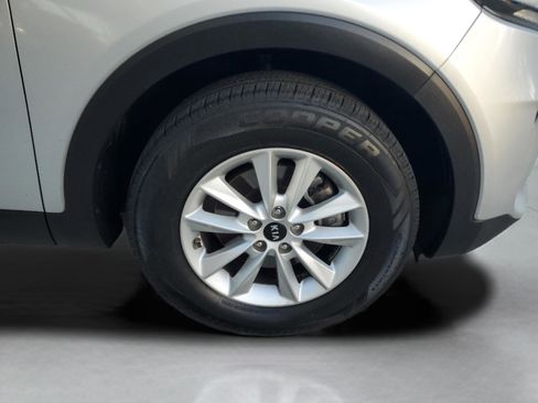 Certified 2019 Kia Sorento L image 6