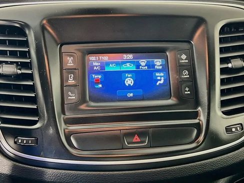 Used 2016 Chrysler 200 Limited FWD image 17
